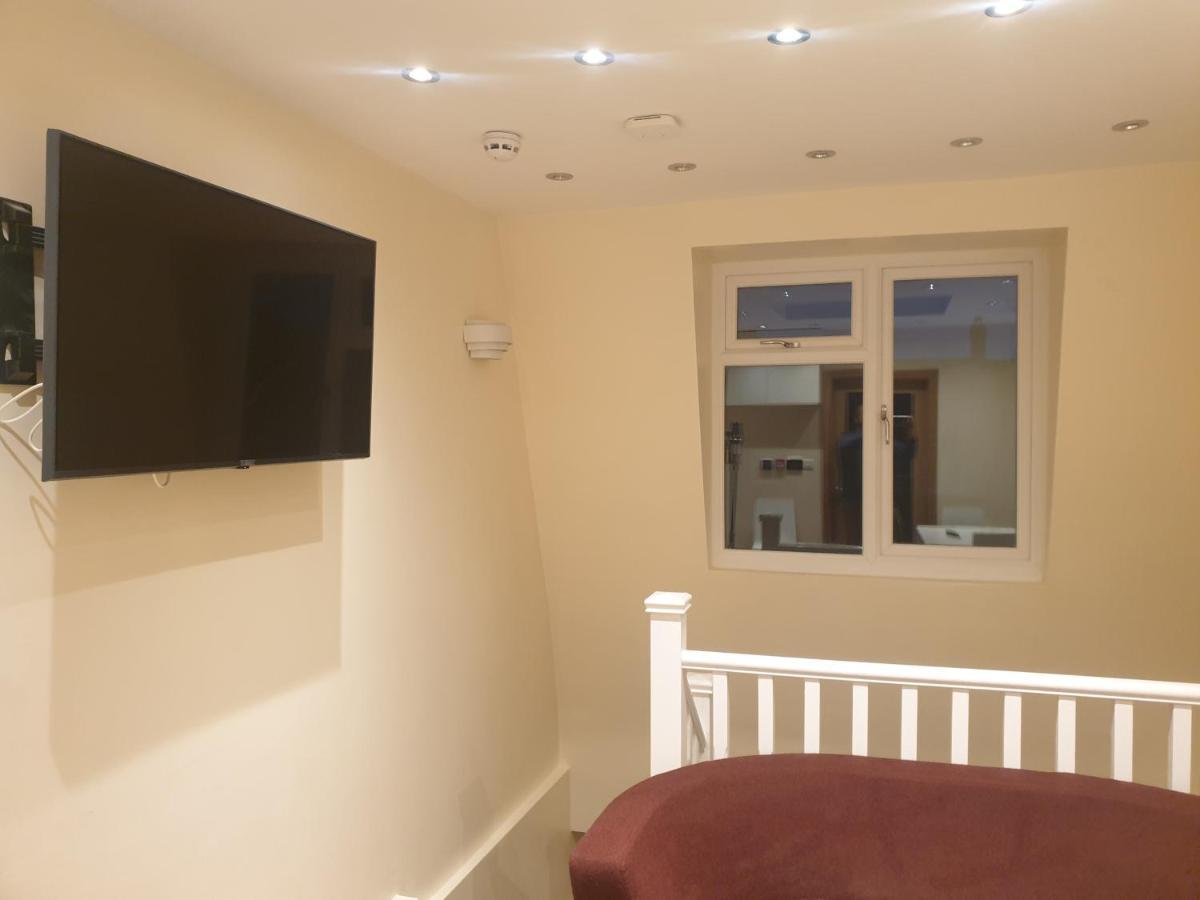 London Luxury 3 Bedroom 2 Bathrooms Flat 1 Min To Redbridge Station Free Parking & Wifi Wanstead Exterior foto