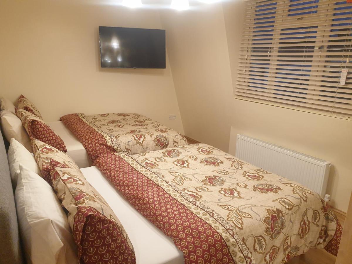 London Luxury 3 Bedroom 2 Bathrooms Flat 1 Min To Redbridge Station Free Parking & Wifi Wanstead Exterior foto